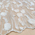 Δαντέλα με 3D λουλούδια