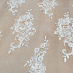 Δαντέλα κορδονέ, κεντημένη σε τούλι με παγιέτα - Image 2