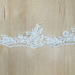 Colding triming embroided off white