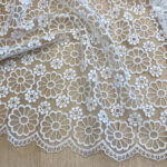 Lace with daizes