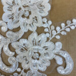 Motif in pairs with embroidery - Image 2