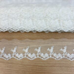 Triming 3 cm off white